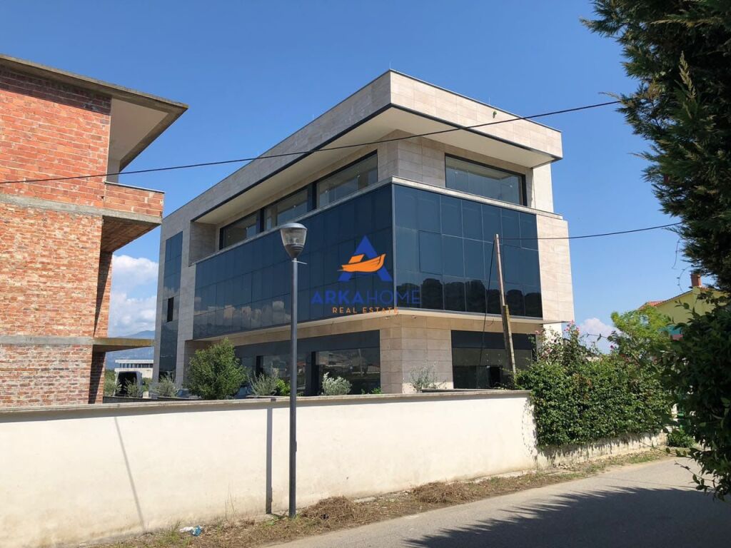 FOR SALE PREMISES / LAND 1300 M2 "AHMETAJ, SAUK" 1,500,000 EURO