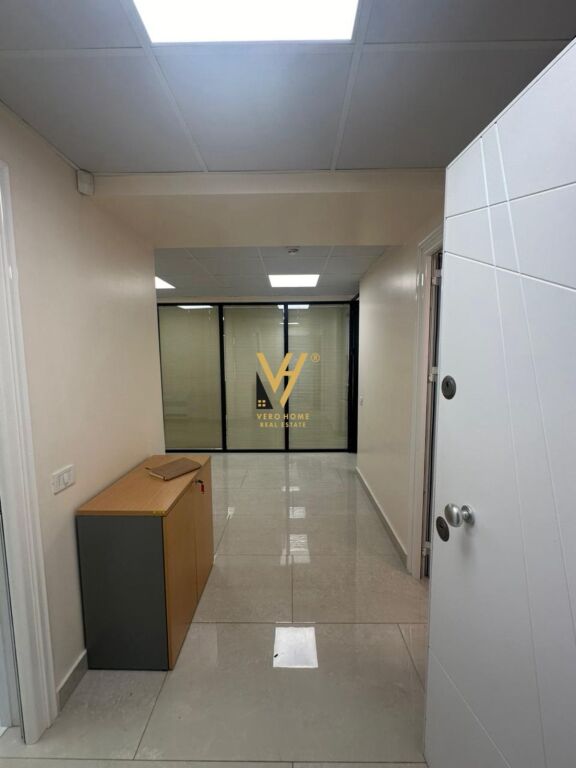 UFFICIO 122 M2 IN AFFITTO IN VIA ELBASAN 2.000 EURO