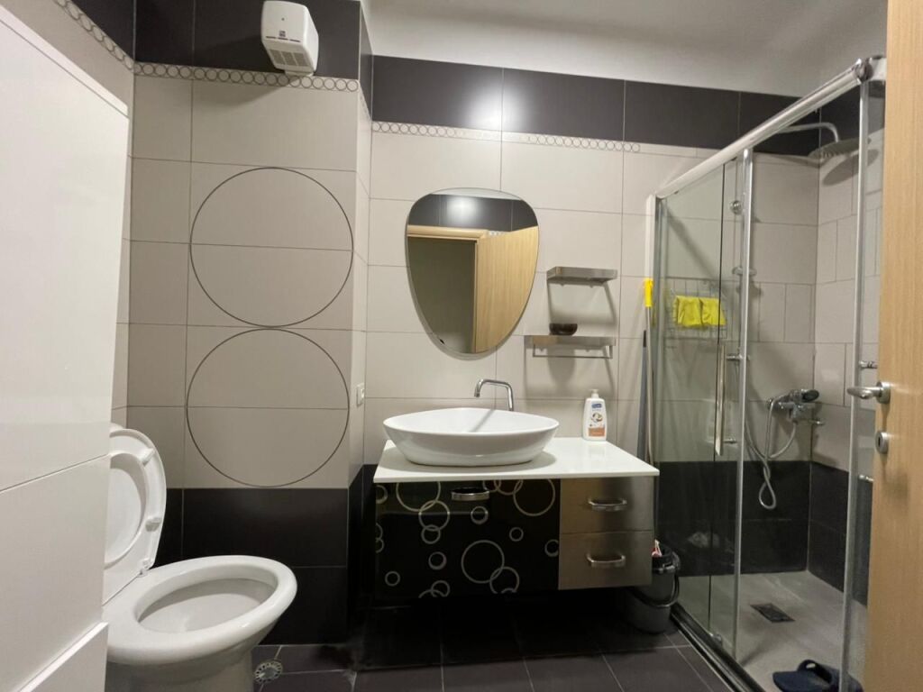 Apartament 2+1 per shitje tek Kristal Center.