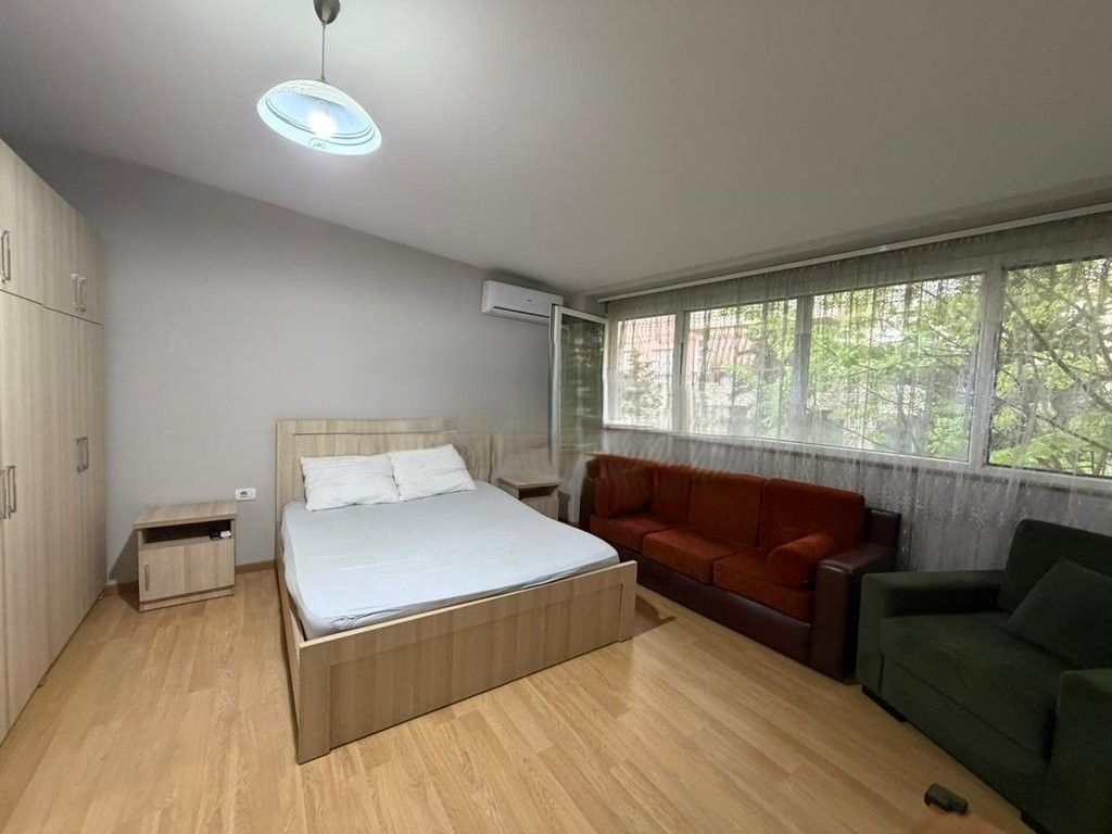 JEPET ME QIRA GARSONIERE PERBALLE MATERNITETIT TE RI1 320 € /Muaj