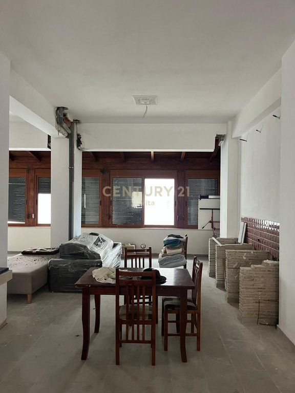 SHITET APARTAMENT TEK STACIONI I PARE NE PLAZH , DURRES !!!!