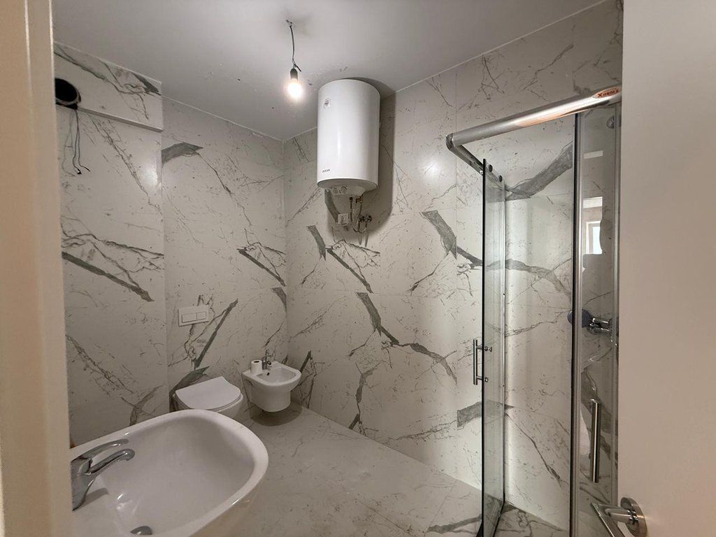 Shitet, Apartament 2+1, Qender, Tiranë