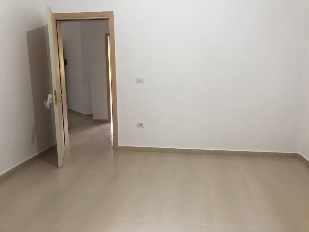 Me Qera: Apt. 2+1 📍Tek Liqeni i Thate - me Shume Hapesire | Pallat i Ri (43,000 Leke/Muaj) 🔥