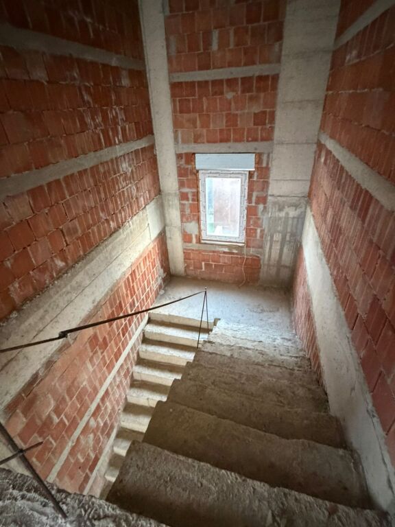 Vilë 3-Katëshe për Shitje – Collina Verde