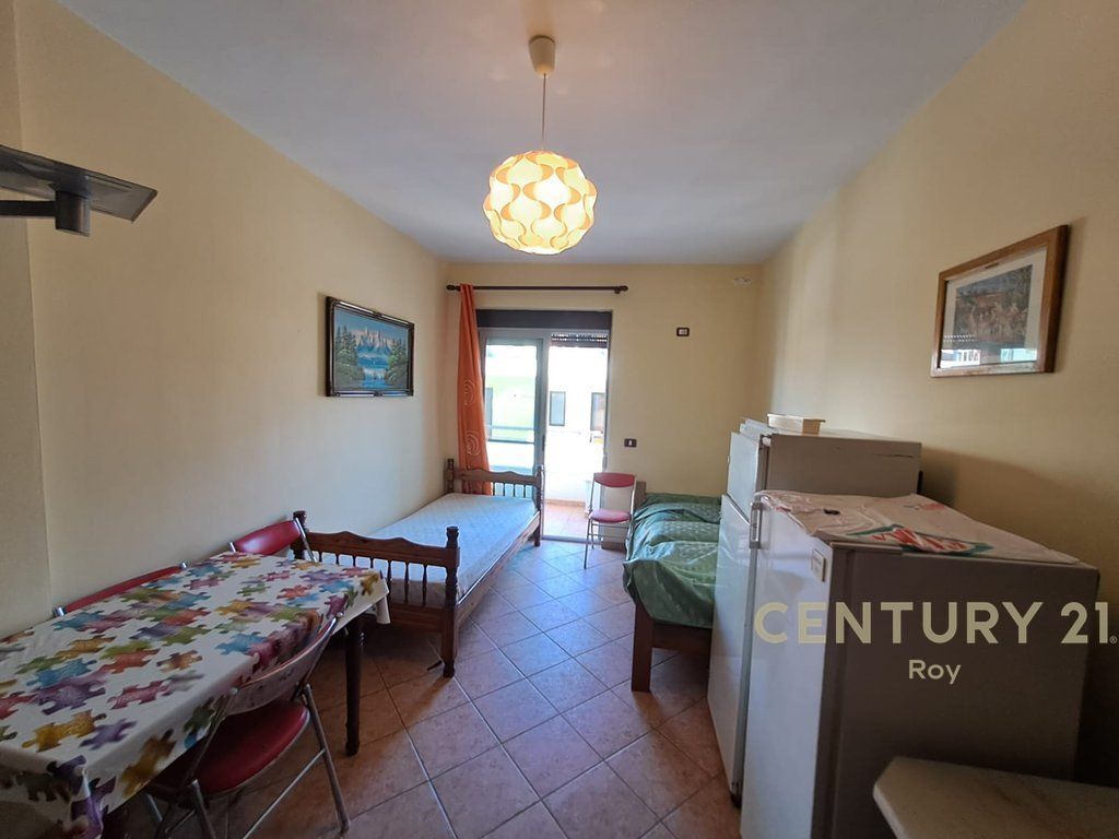 SHITET APARTAMENT NE SHKEMBIN E KAVAJES 50M LARG NGA DETI !!