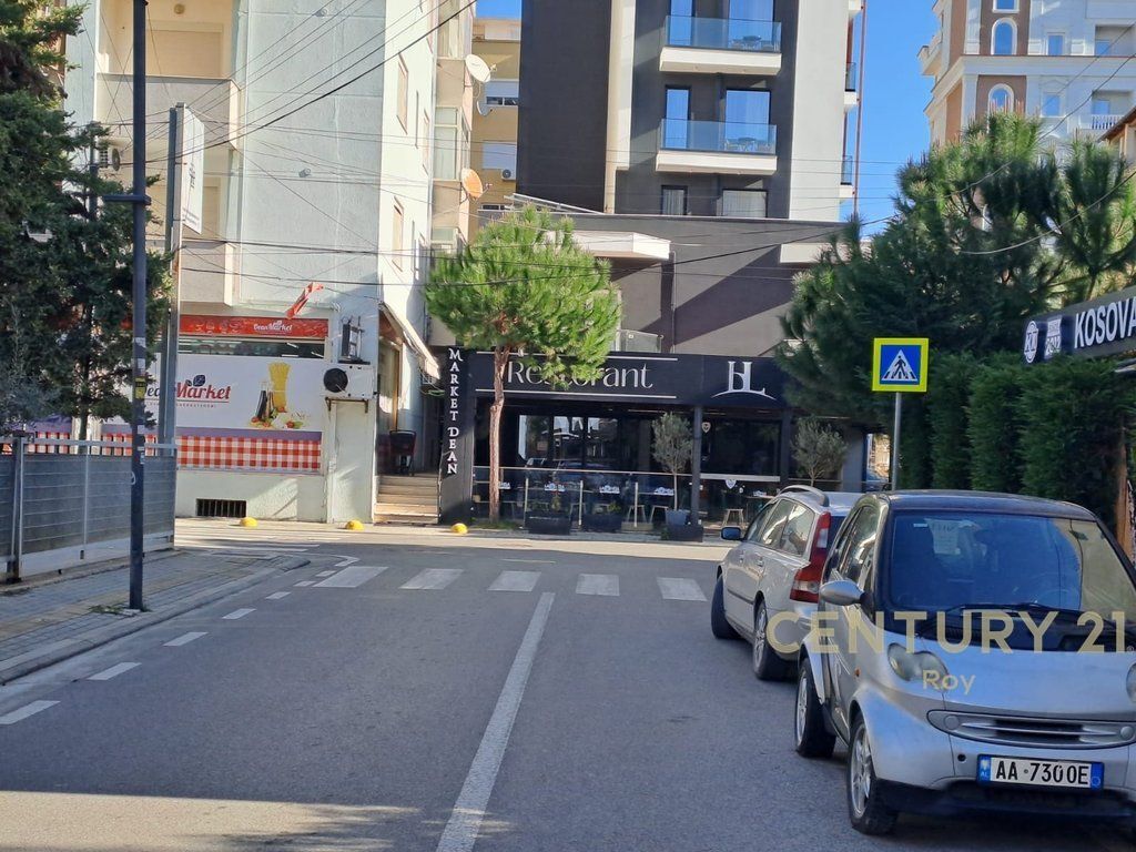 SHITET APARTAMENT NE SHKEMBIN E KAVAJES 50M LARG NGA DETI !!