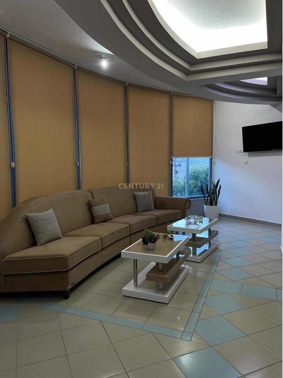 Jepet me qira hotel në Sarandë