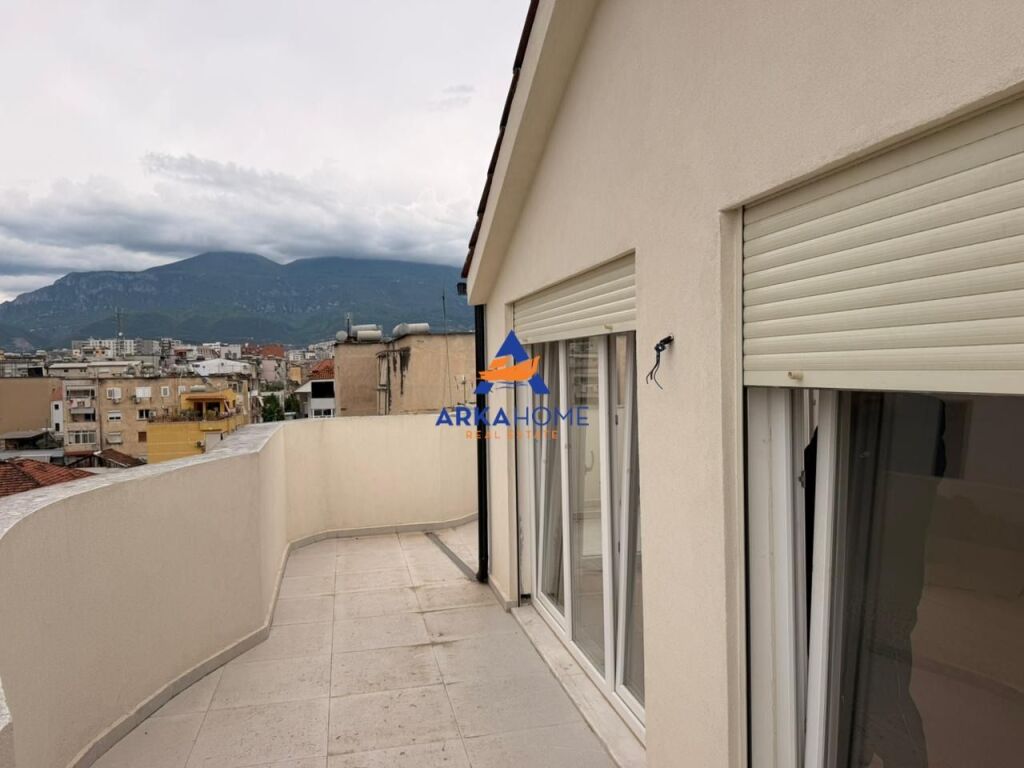 SHITET APARTAMENT 1+1+VERANDË "TE SHKOLLA E KUQE, PAZARI I RI" 140.000 EURO