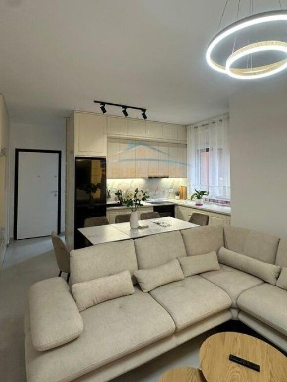 Qera, Apartament 2+1+2, Shkolla e Kuqe , Tirane.