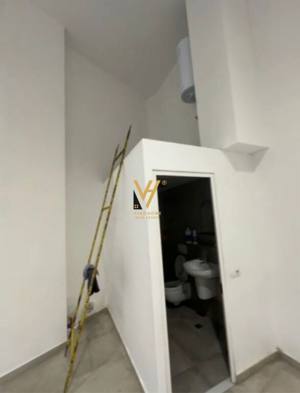 JEPET AMBIENT BIZNESI 40 M2 ME QERA TE RR.RAMAZAN SHIJAKU 40.000 LEKE