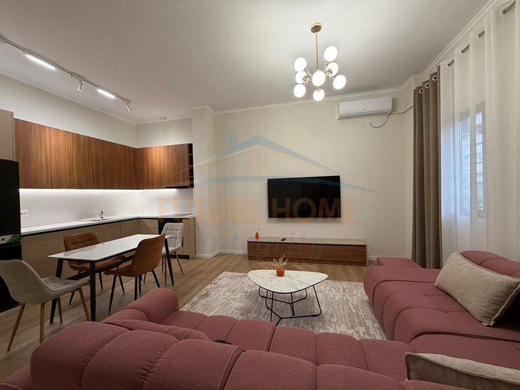 Shitet, Apartament 2+1+2, Fresku, Tiranë