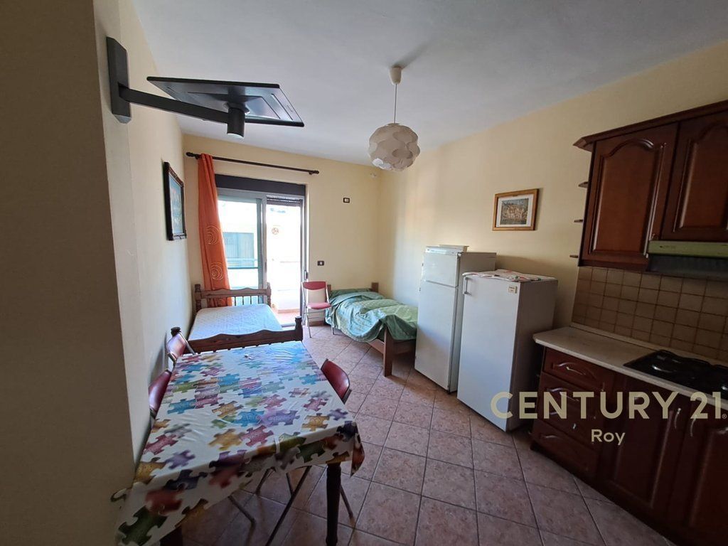 SHITET APARTAMENT NE SHKEMBIN E KAVAJES 50M LARG NGA DETI !!