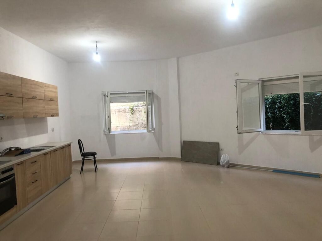 Me Qera: Apt. 2+1 📍Tek Liqeni i Thate - me Shume Hapesire | Pallat i Ri (43,000 Leke/Muaj) 🔥