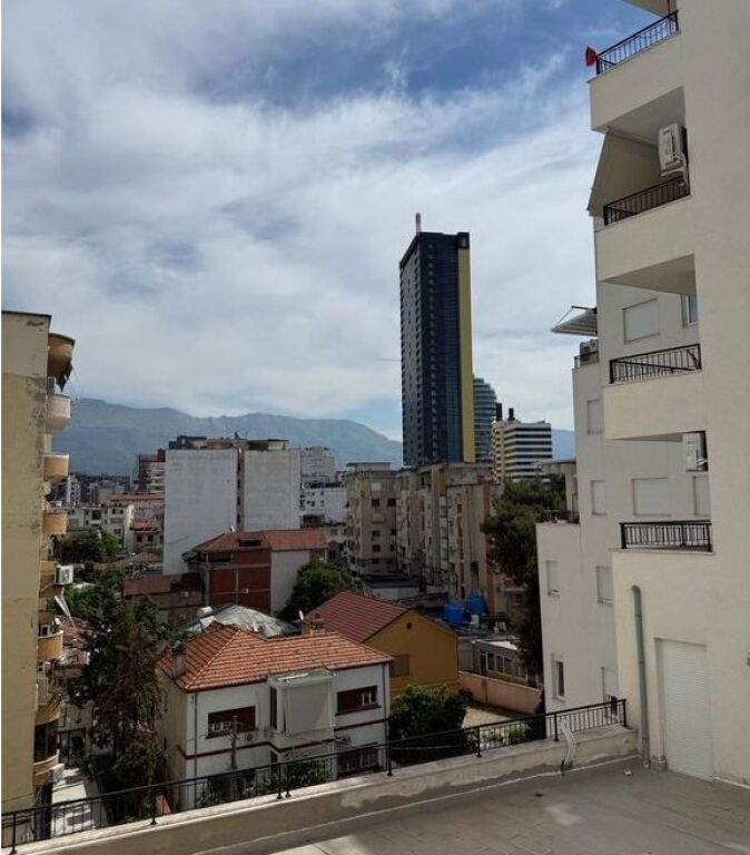 Shitet, Apartament 2+1, Qender, Tiranë