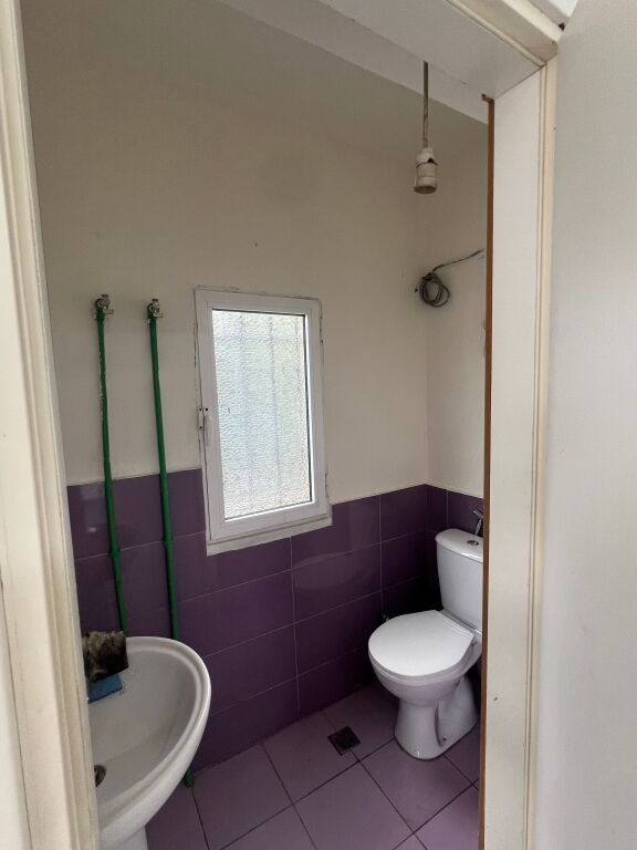 Locale commerciale con gira + Balcone | 21 Dicembre