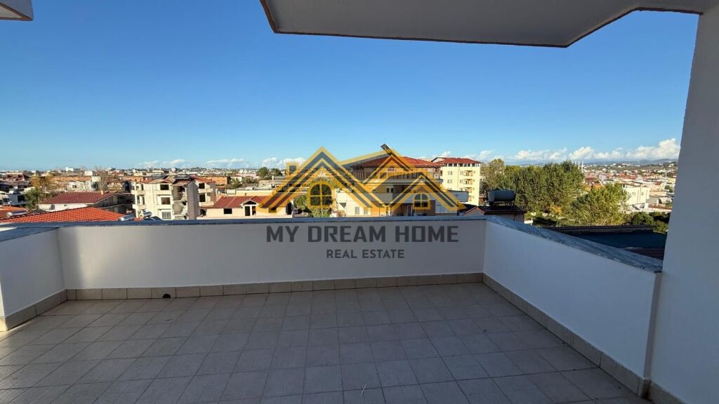 Apartament 2+1+Verand Në Shitje në Plazh Durrës