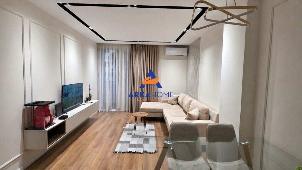 AFFITTASI 2+1 "RR. DËSHMORËT E 4 SHKURTIT, VICINO A PETRO NINI LUARASI" 1000 EURO