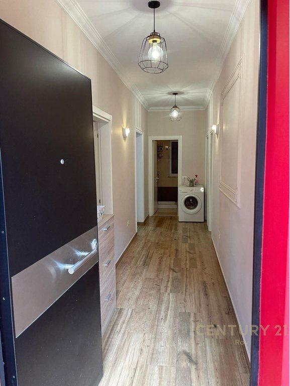 SHITET VILE 4+2 NE GOLEM 150 METRA LARG DETIT!!!