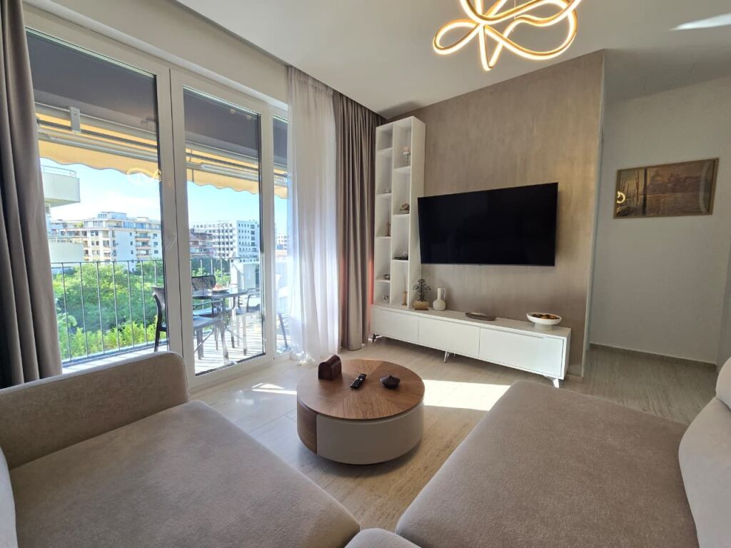 Apartament 3+1+Parkim  Me Qira, Liqeni i Thate