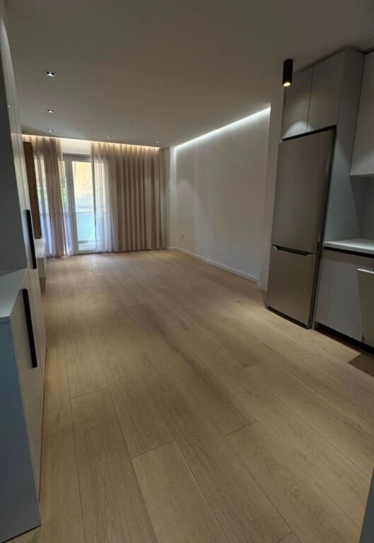 🏡 Shitet Apartament 1+1 – Pranë Maternitetit “Koço Gliozheni” ✨