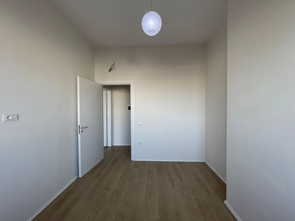 Zyrë ose Apartament për Qira 📍Vasil Shanto /💰 100’000 ALL / muaj