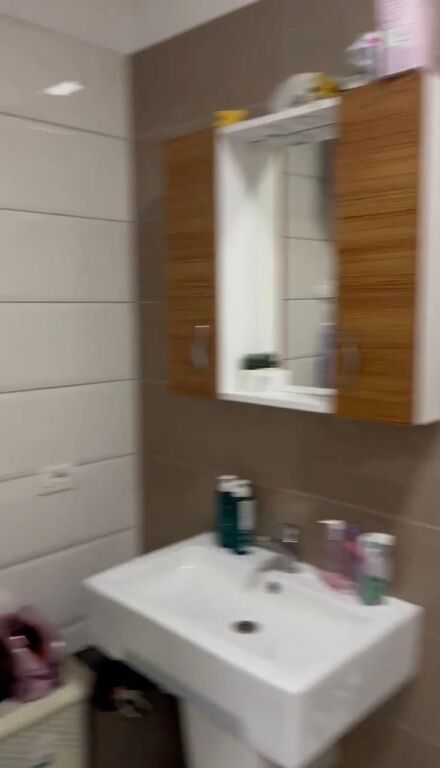 Apartament me qera 1+1 - 📍Komuna Parisit, prane shkolles "At Zef Pllumi"