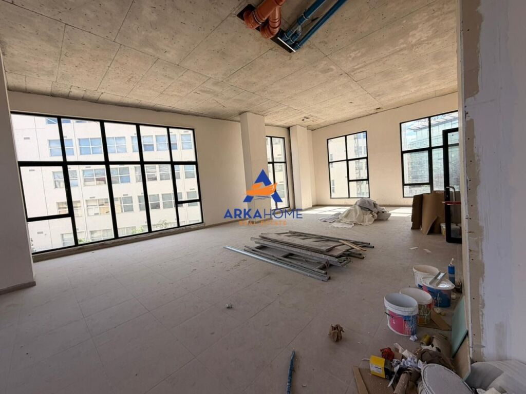 SHITET AMBJENT BIZNESI 160M2 "VASIL SHANTO" 600.000 EURO