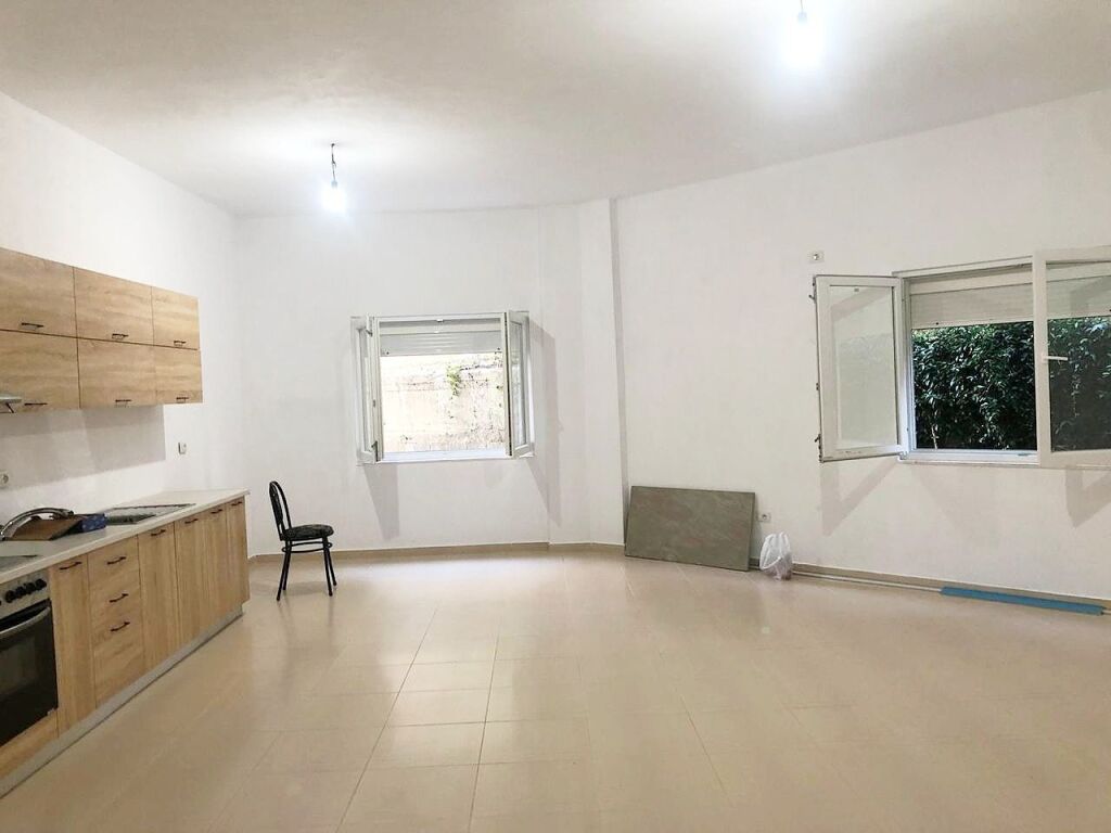 Me Qera: Apt. 2+1 📍Tek Liqeni i Thate - me Shume Hapesire | Pallat i Ri (43,000 Leke/Muaj) 🔥