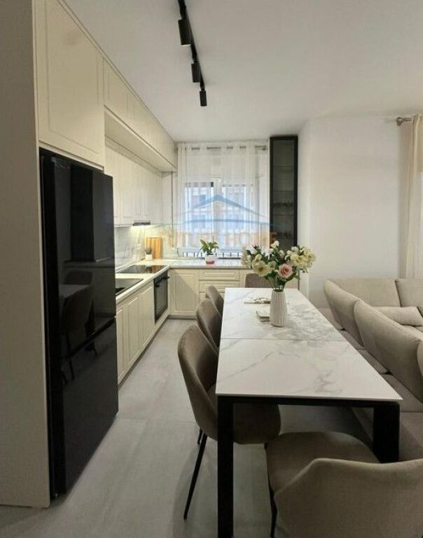 Qera, Apartament 2+1+2, Shkolla e Kuqe , Tirane.