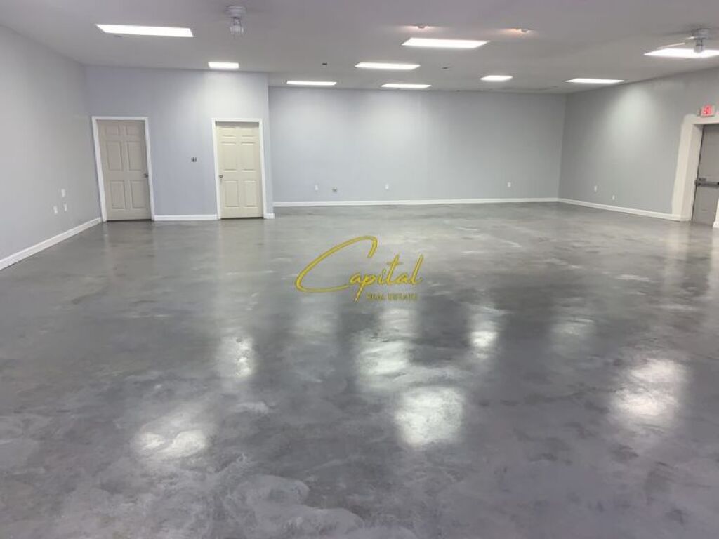 MAGAZINE ME QIRA 350 M2 YZBERISHT 250.000 LEKE