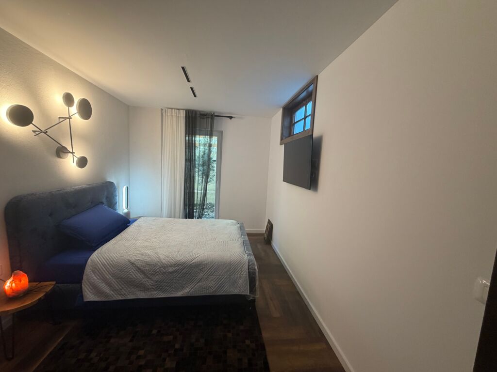 Vile 2 kateshe,e mobiluar,long hill teg,5000 euro me 2 parkinge