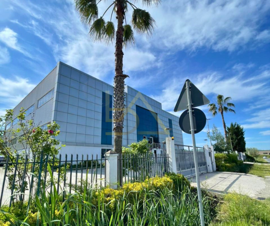 AMBIENTE COMMERCIALE IN AFFITTO – OPPORTUNITÀ IDEALE VICINO A TIRANA