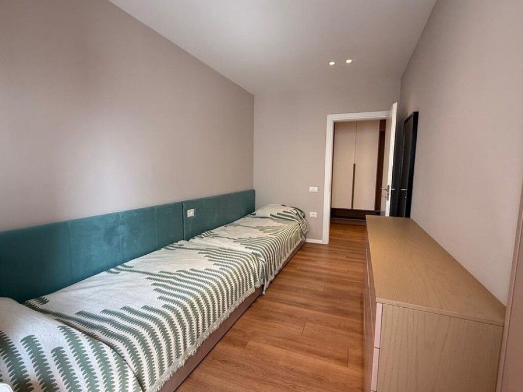 Shitet, Apartament 2+1, Qender, Tiranë