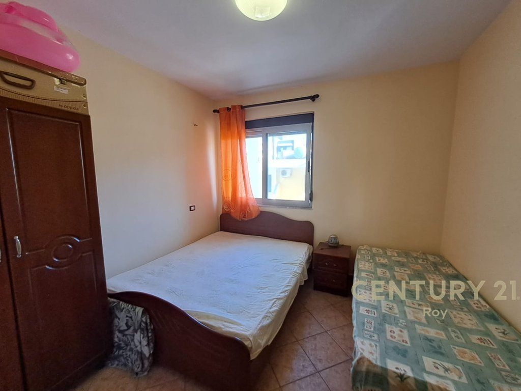 SHITET APARTAMENT NE SHKEMBIN E KAVAJES 50M LARG NGA DETI !!