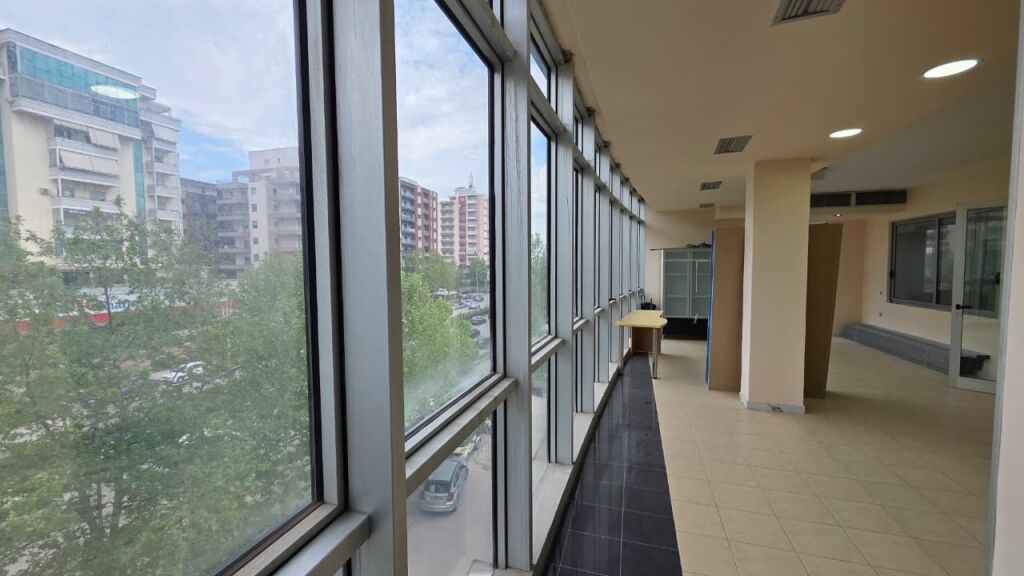 🏢 Dyqan me Qira në Transballkanike, Vlorë