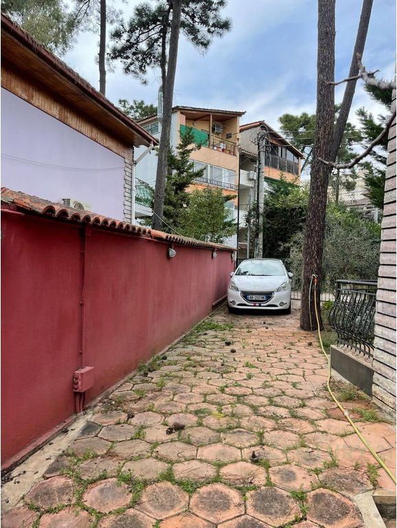 SHITET VILE 4+2 NE GOLEM 150 METRA LARG DETIT!!!