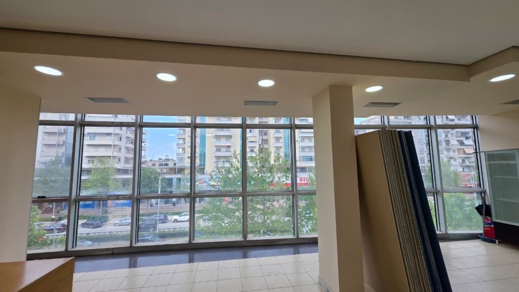 🏢 Dyqan me Qira në Transballkanike, Vlorë