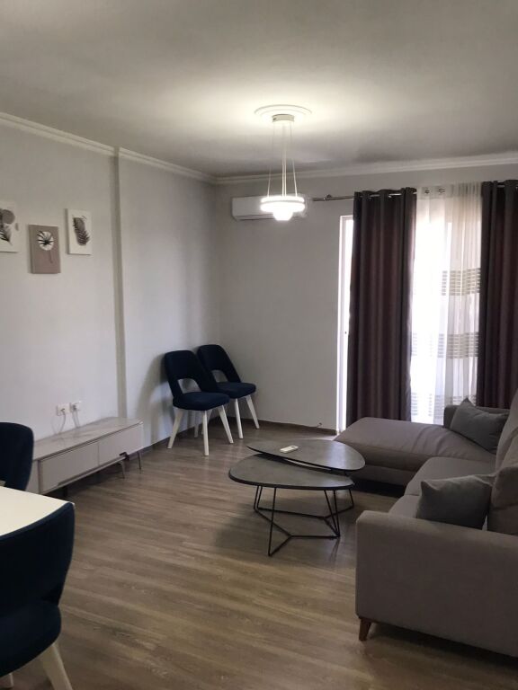 Jepet me Qira Apartament 1+1 ne Kamez