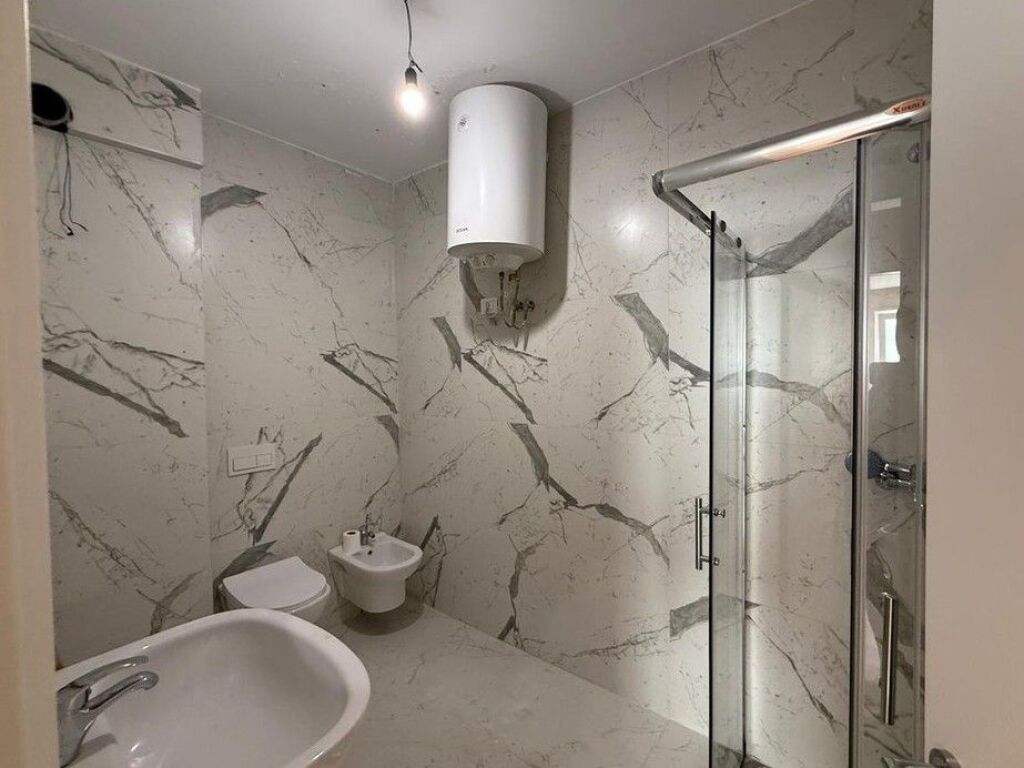 Shitet, Apartament 2+1, Qender, Tiranë