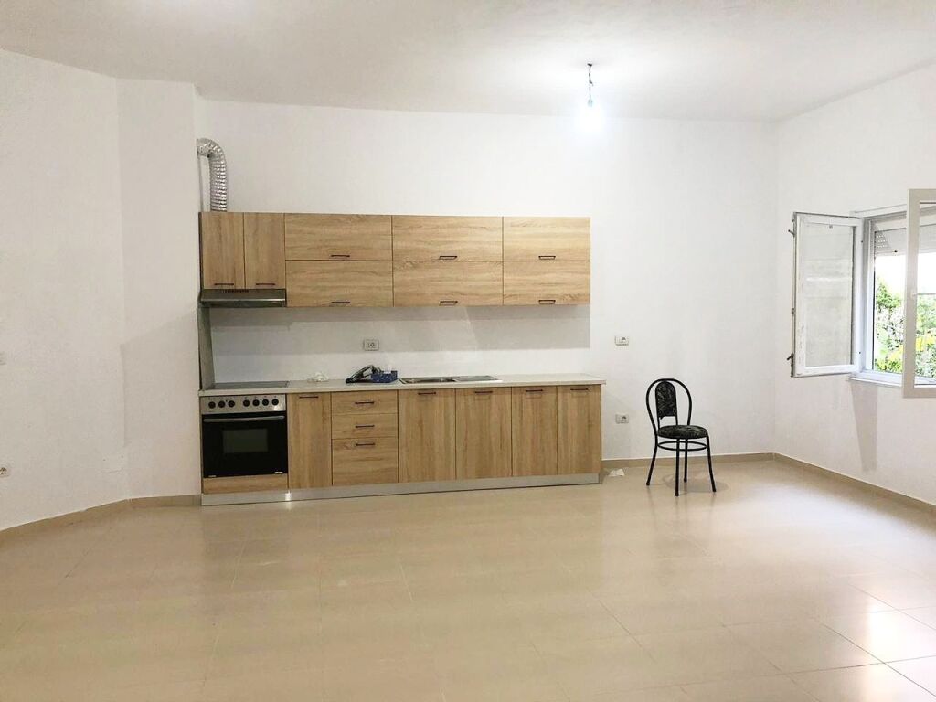 Me Qera: Apt. 2+1 📍Tek Liqeni i Thate - me Shume Hapesire | Pallat i Ri (43,000 Leke/Muaj) 🔥