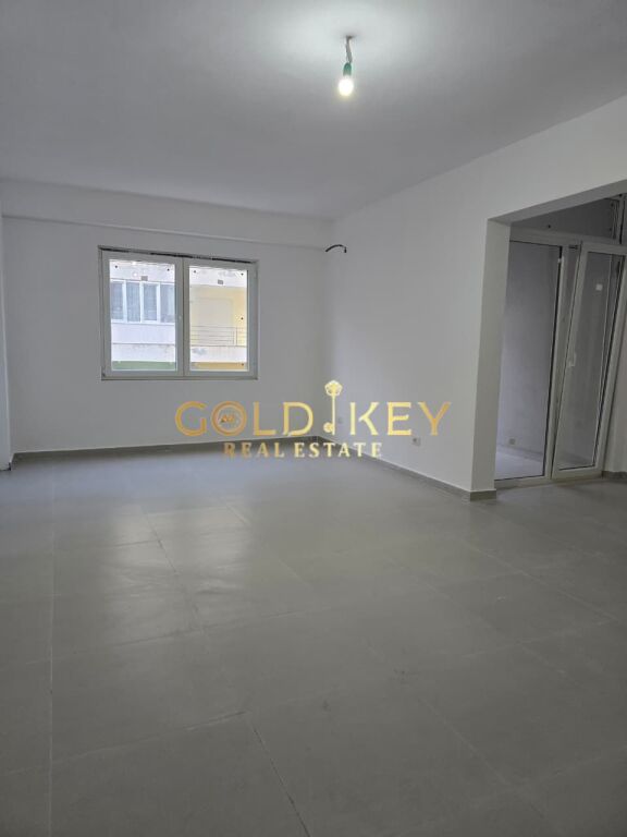 🏠 Shitet Apartament 1+1 (Mundesi konvertimi ne 2+1)