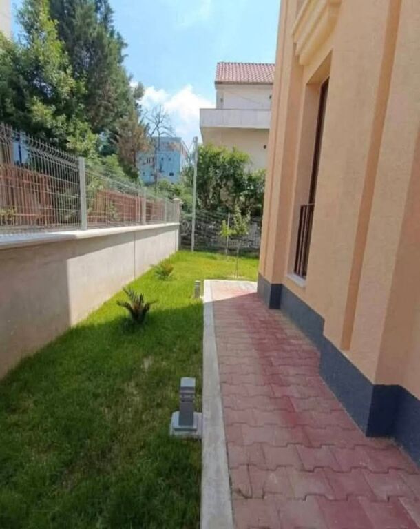 VILE ME QERA 3 KATE - PRANE SENATORIUMIT, TIRANE