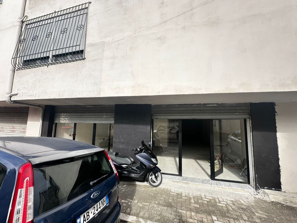 SHITET AMBIENT BISNESI PRANE RAJONIT TE POLICIS DURRES