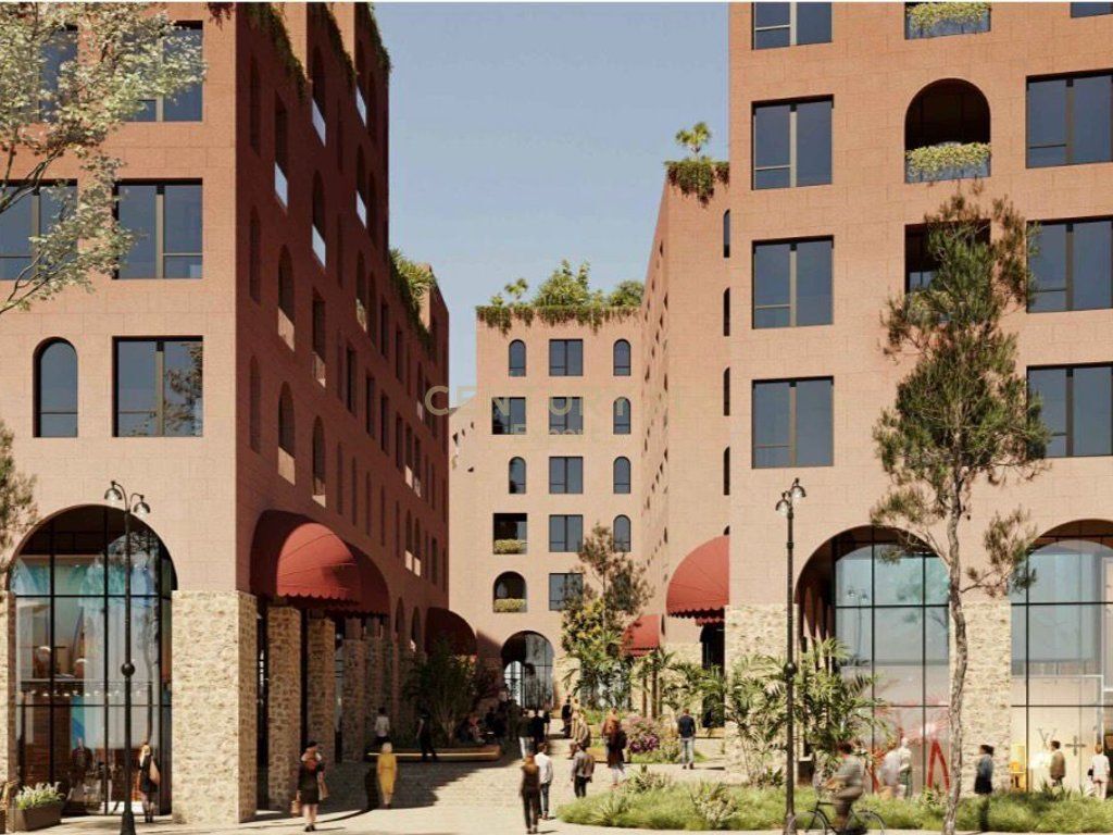 SHITET GODINË HOTELI TEK PORTI SARANDË