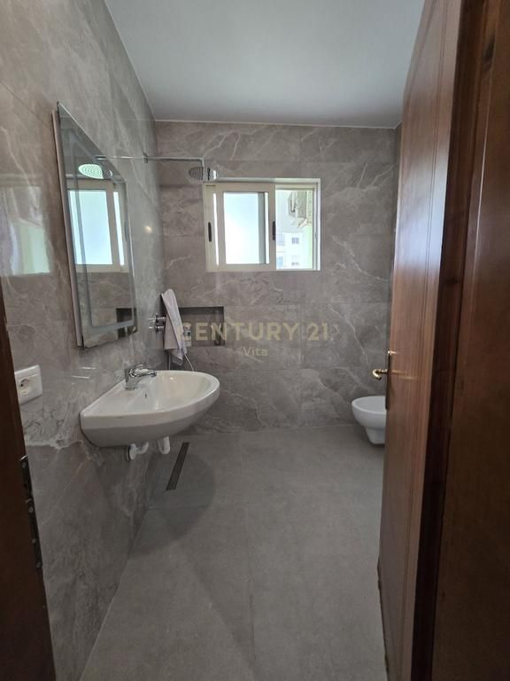 JEPET ME QIRA APARTAMENT 2+1+2 NE DURRES