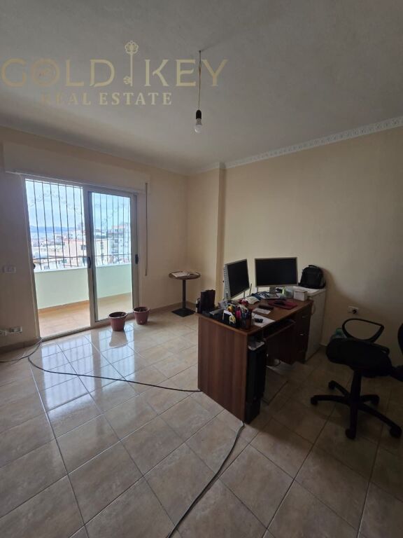 Shitet Apartament 2+1 📍 Adresa: Vila e Zogut, Durres