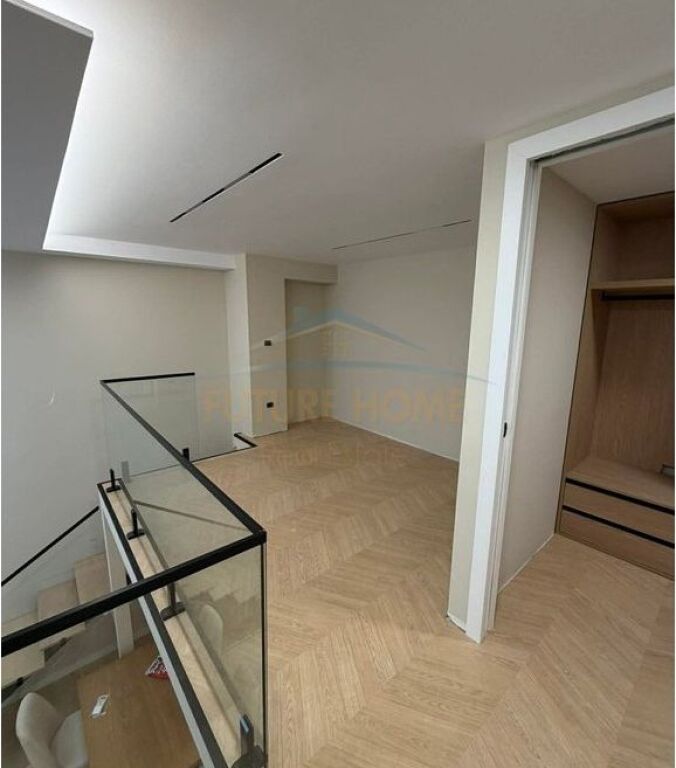 Shitet, Duplex + Post Parkimi, Golden Park