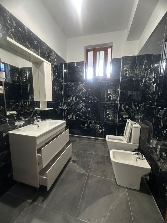 Affitto 2+1 +parcheggio : Allias : Prezzo 370 mila lek al mese