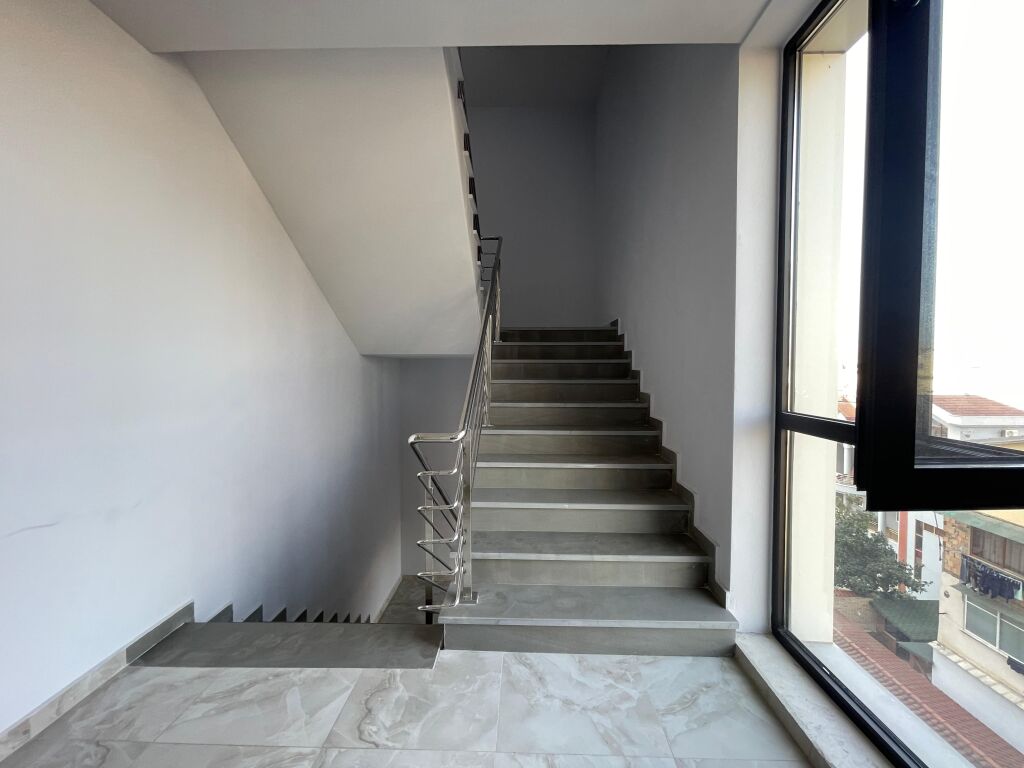 Zyrë ose Apartament për Qira 📍Vasil Shanto /💰 100’000 ALL / muaj