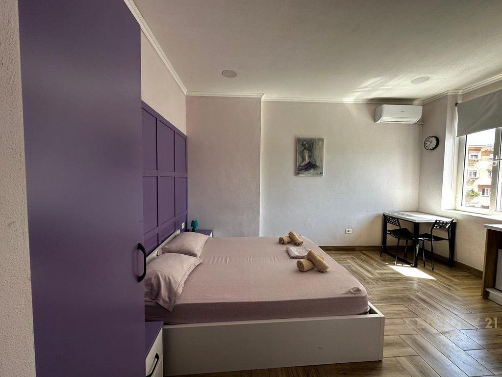 2 garsoniere per shitje prane Stadiumit Dinamo